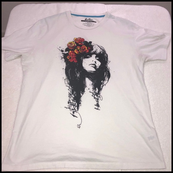 Threadless πͺ‘πΈπ»πΉ Mary Rose T-shirt for men or women XL well kept rarely worn - Picture 2 of 14